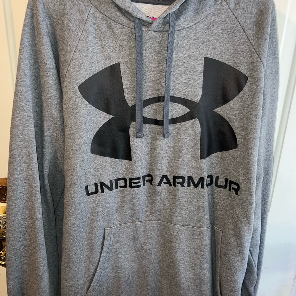 Men’s Under Armor hooded sweatshirt